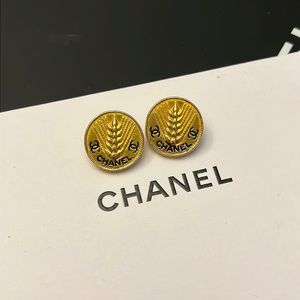 SOLD 💔 AUTHENTIC!! Lot Of 2 Chanel Vintage CC Buttons Gold 1990s